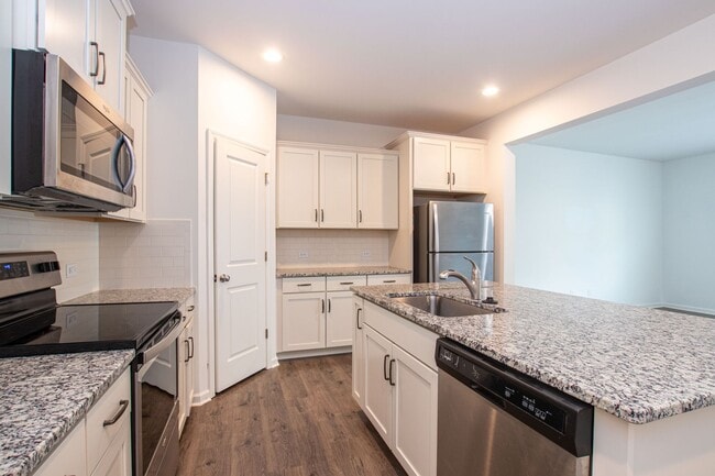 Building Photo - BEAUTIFUL 3 Bedroom Town home Bonterra Village - APRIL 2026