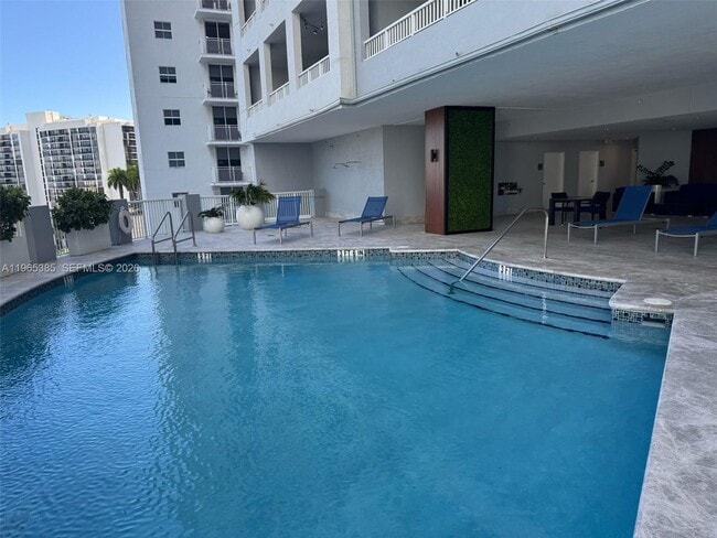 Building Photo - 170 SE 14th St