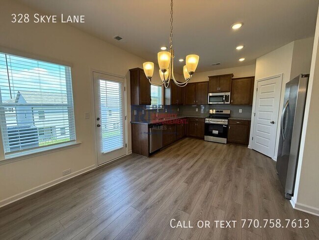 Building Photo - 328 Skye Ln