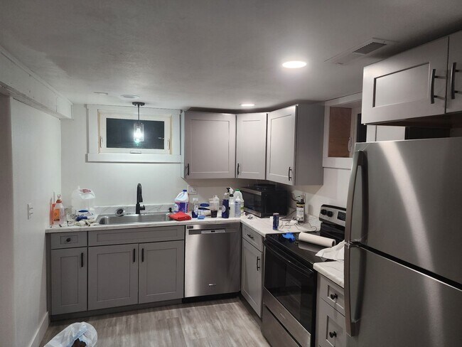 Building Photo - Christine's Duplex