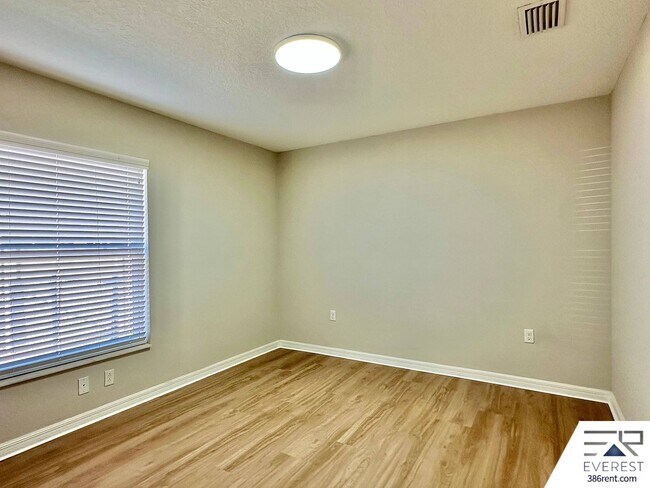 Building Photo - FULLY FENCED 4/3/2 IN DESIRABLE SEMINOLE WOODS