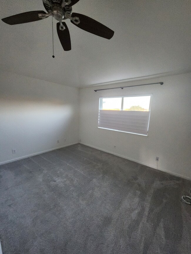 Building Photo - 2064 Easton Dr