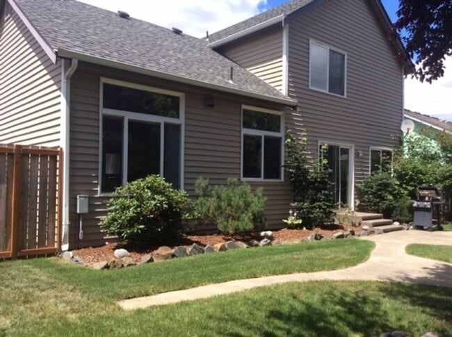 Building Photo - 5610 Mt Baker St SE