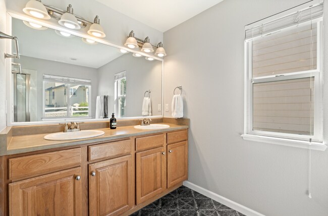 Building Photo - Low-Maintenance Living in Colorado Springs...