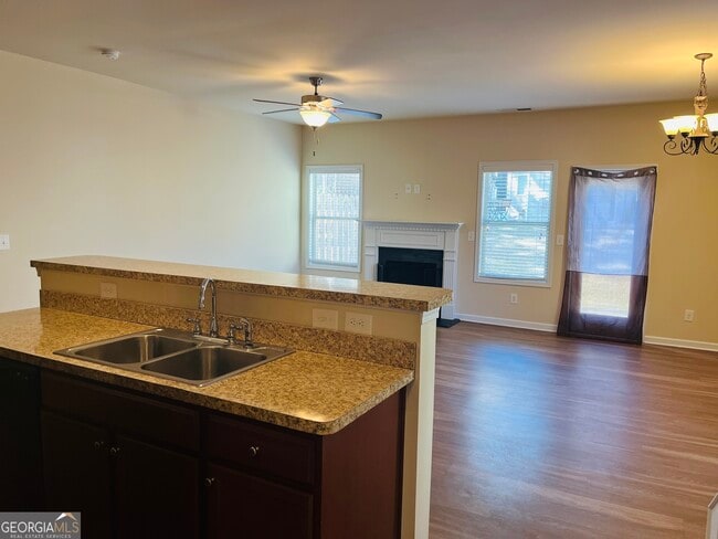 Building Photo - 233 Bobbie Way