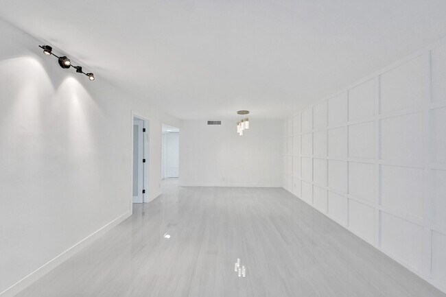 Building Photo - 3800 N Hills Dr