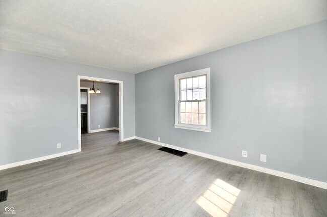 Building Photo - 3910 E 34th St
