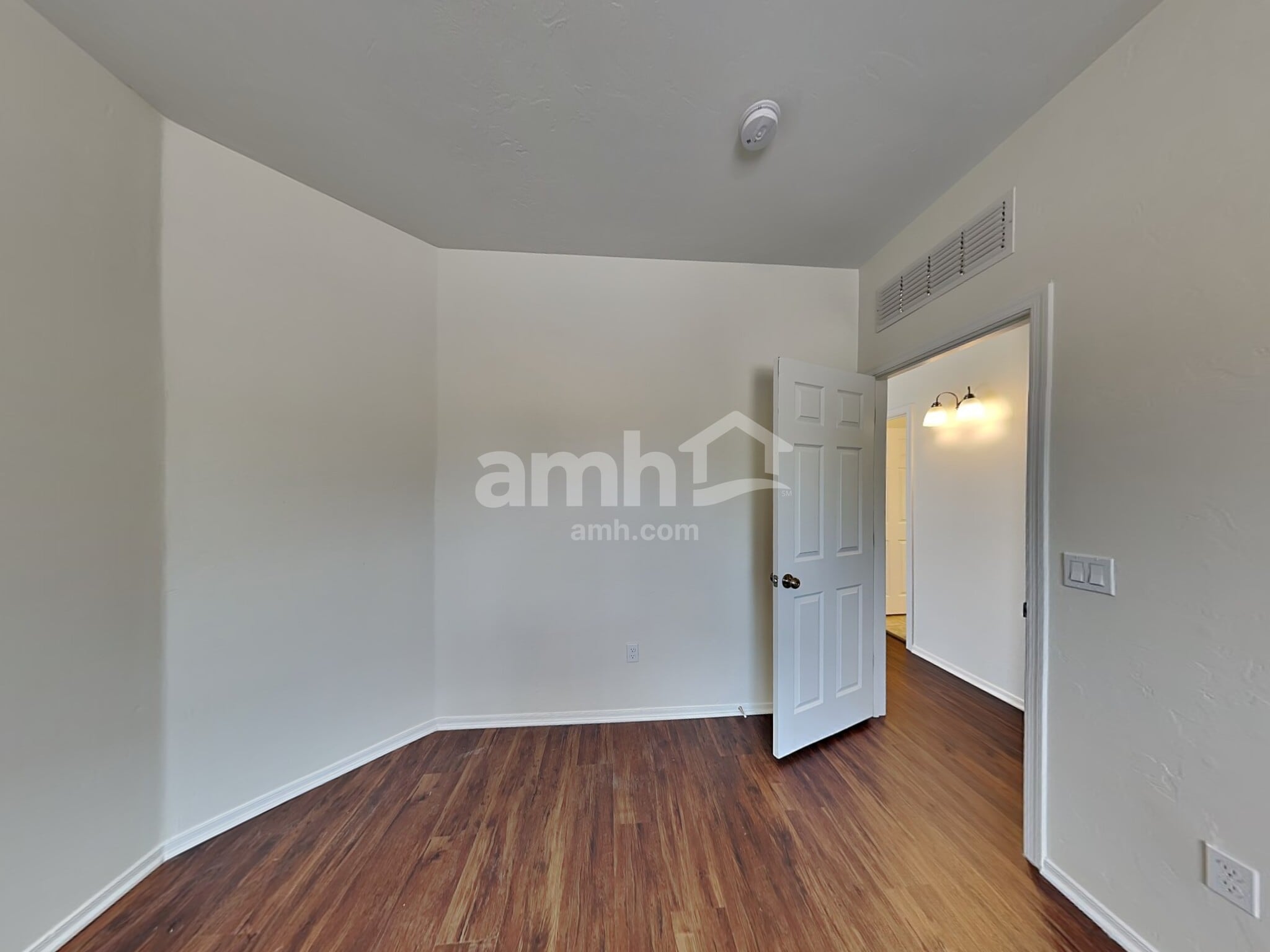 Building Photo - 447 E Placita Lezna