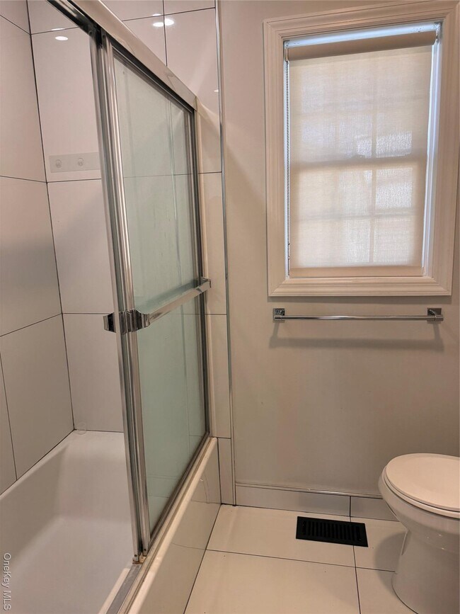 Building Photo - 14 Fenner Ln