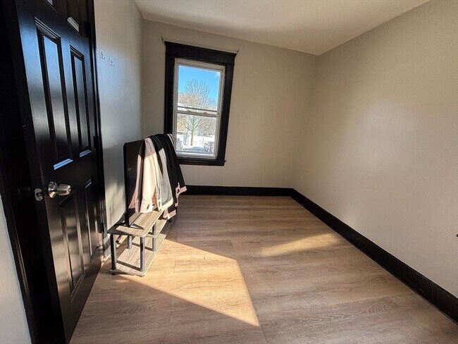 Building Photo - 26 Catharine St