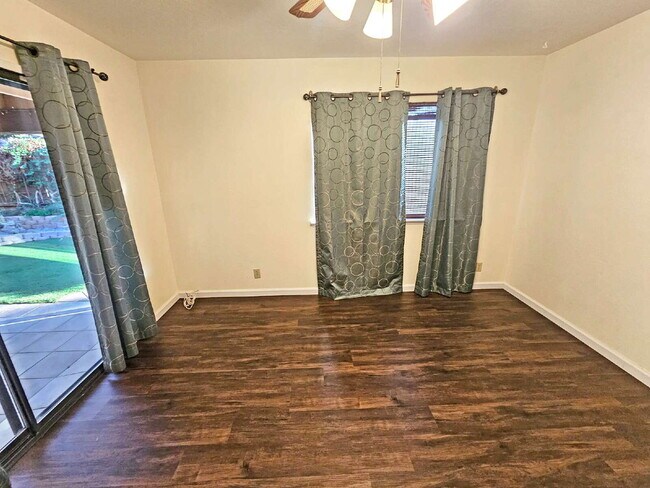 Building Photo - 413 Mt Rainier Pl