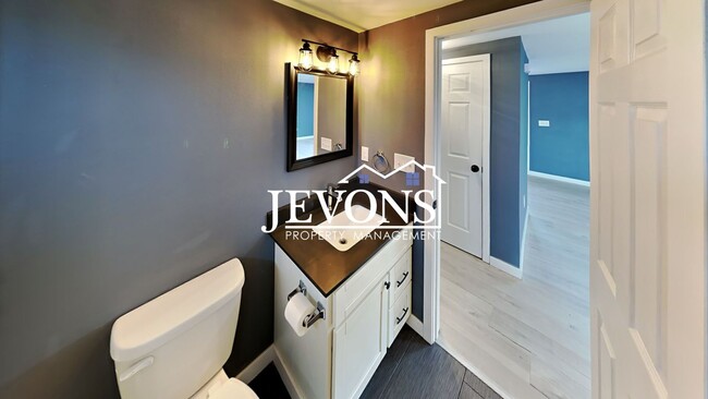 Building Photo - Charming 3-bedroom home in a peaceful sett...