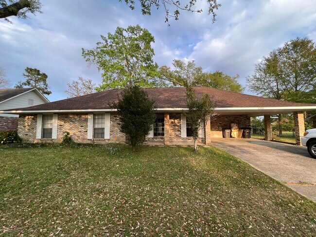 Primary Photo - 1335 Sherwood Forest Blvd