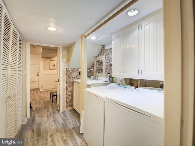 Building Photo - 3808 Cathedral Ave NW