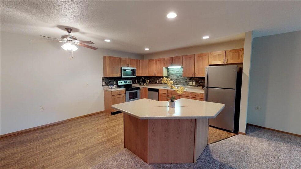 Oxbow Park Apartments 4709 S Oxbow Ave Sioux Falls SD 57106