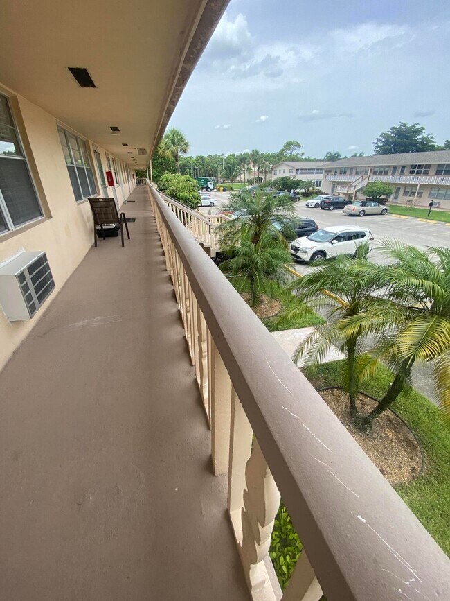 Building Photo - 95 Hastings E