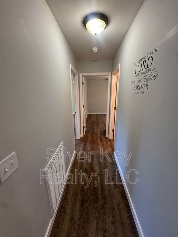 Building Photo - 1603 Hutsell Dr