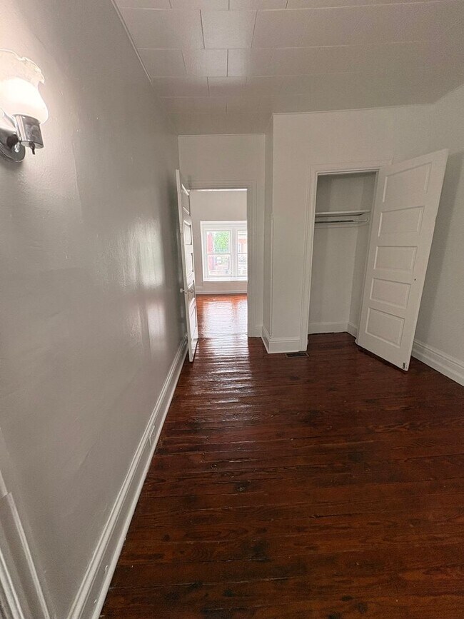 Building Photo - Spacious 3-Bedroom Apartment – West End of York City!