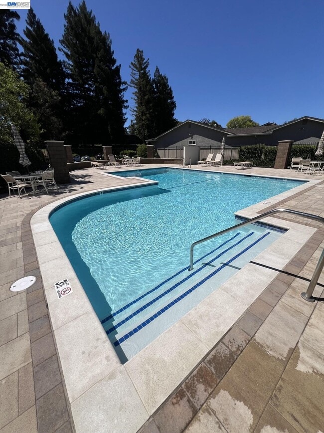 Building Photo - 2005 Rancho Verde Cir W