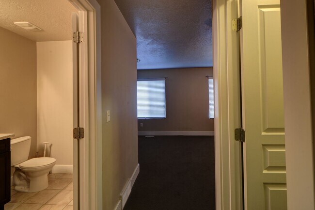 Building Photo - 3 bedroom Ivory Ridge Townhome