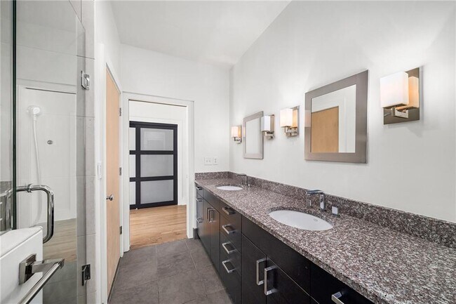 Building Photo - 81 Peachtree Pl NE
