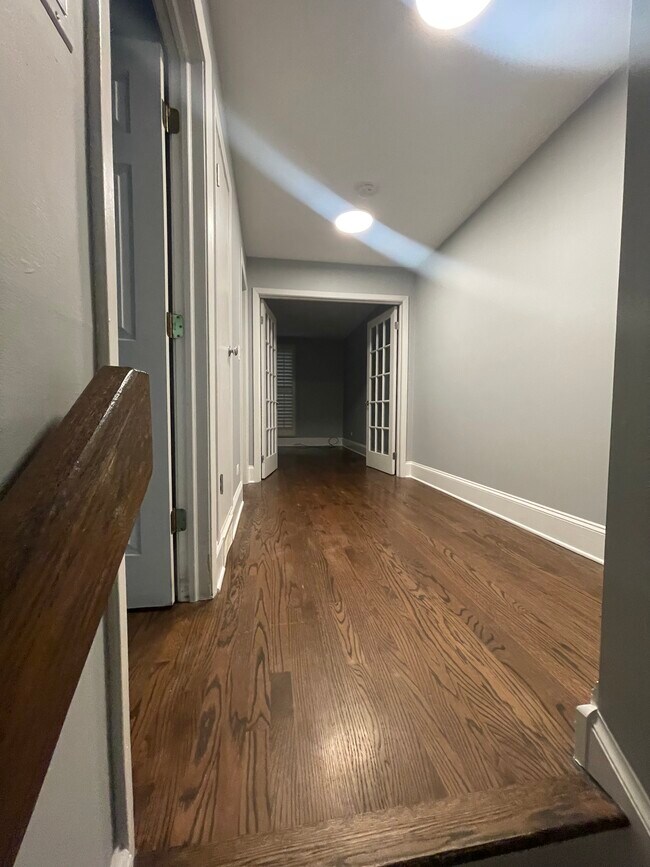 Building Photo - 1265 W Flournoy St