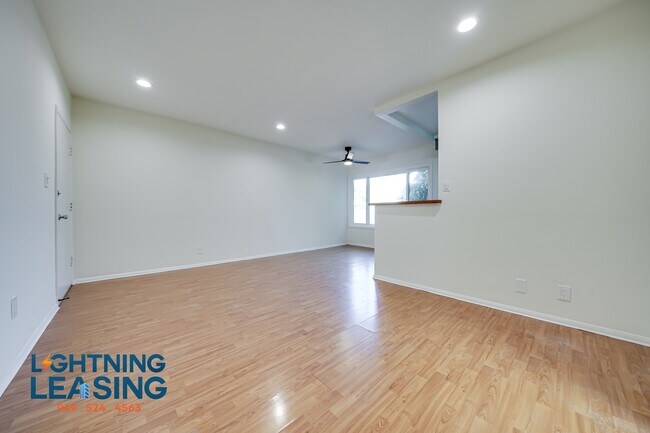 Building Photo - 3737 Inglewood-11D