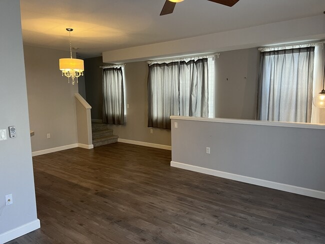 Building Photo - 10925 SW Briarwood Pl