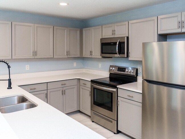 Building Photo - 133 W Park Ave