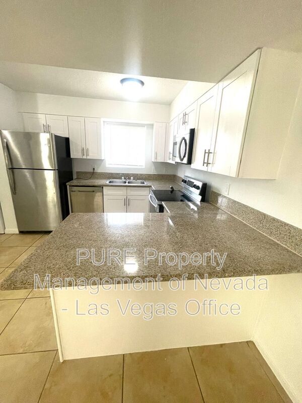 Building Photo - 3512 Rio Robles Dr