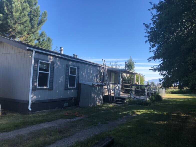 Building Photo - 863 Hulbert Rd W