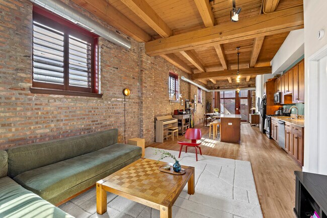 Building Photo - 1061 W 16th St
