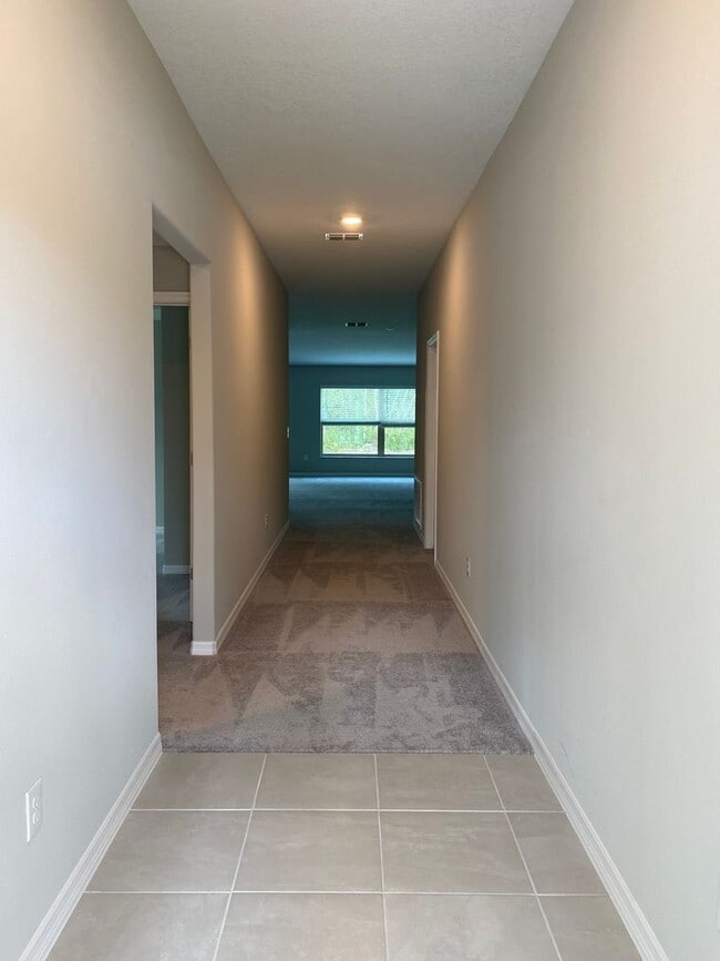Building Photo - Great SW location 4/2/2 **WON'T LAST**