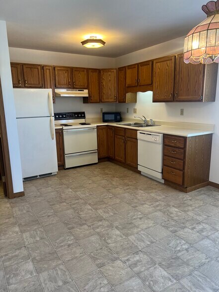 Building Photo - 4024 Canterbury Dr