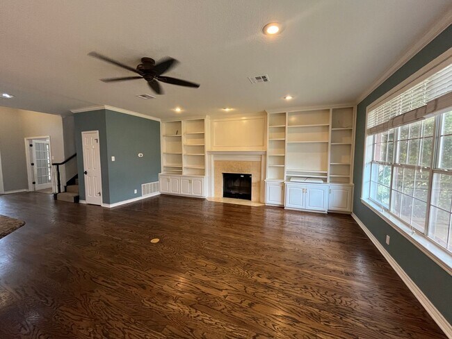 Building Photo - Mill Creek Executive Home Overlooking Golf Course at 17th Tee