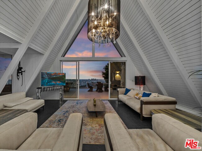 Building Photo - 8460 Cole Crest Dr