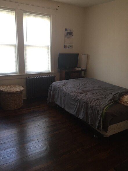 Bedroom 1 - 2916 Mattern Ave