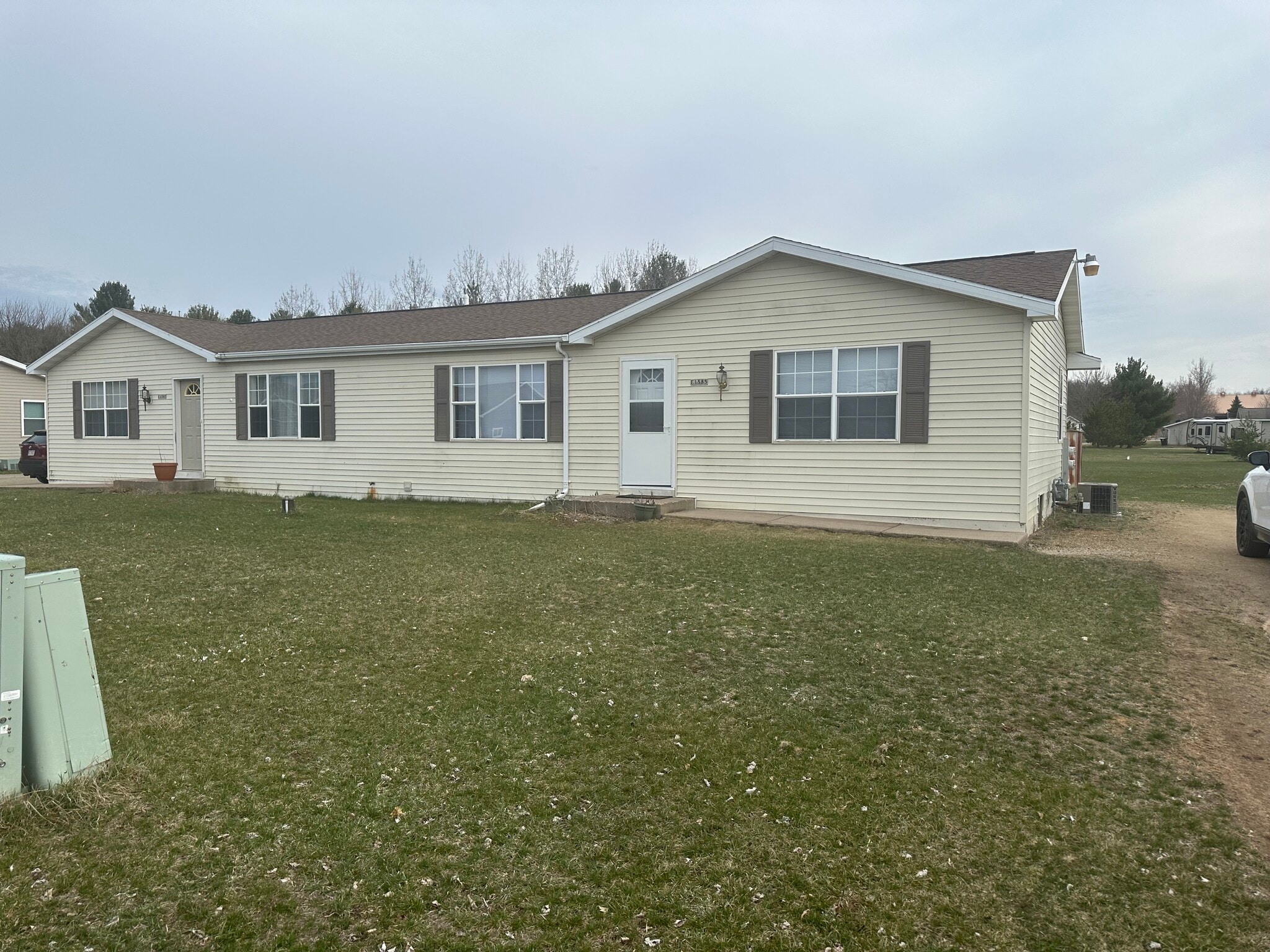 Building Photo - E1599 Raymond Dr