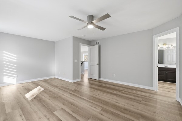 Building Photo - 943 Earley Lake Curve