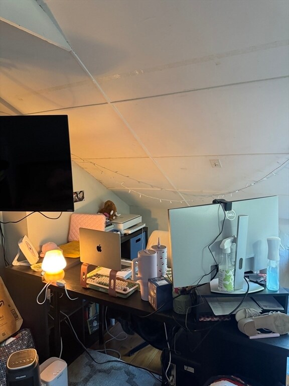 Building Photo - 44 Melrose St