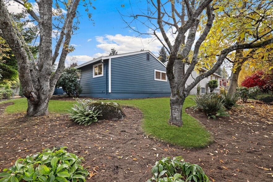 Front yard - 3601 NE 145th St