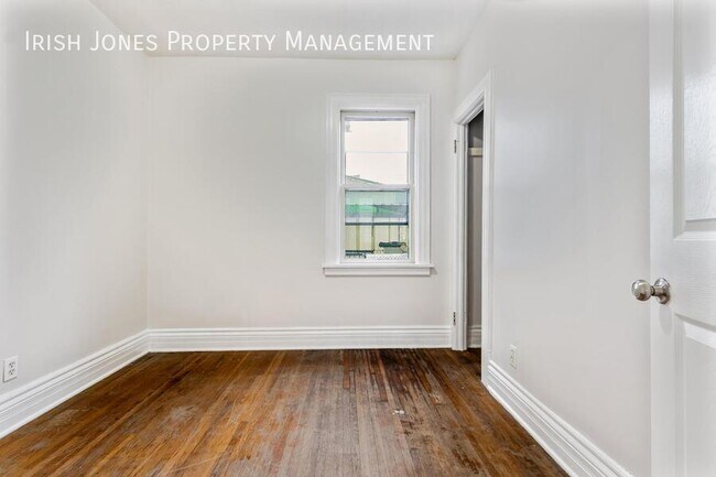 Building Photo - 104 Grote St