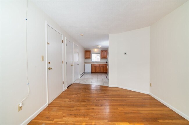 Building Photo - 72 Martensen St