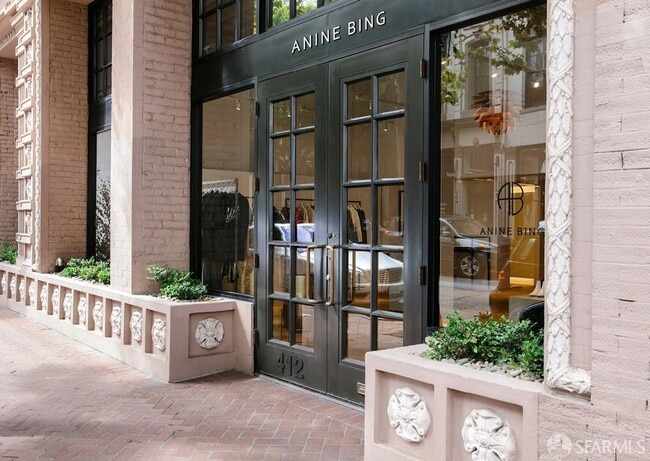 Building Photo - 733 Front St