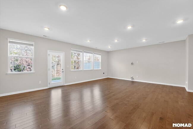 Building Photo - Spacious 3BR Townhome in Matthews