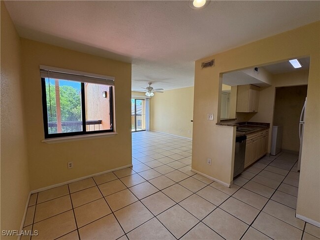 Building Photo - 2905 Winkler Ave
