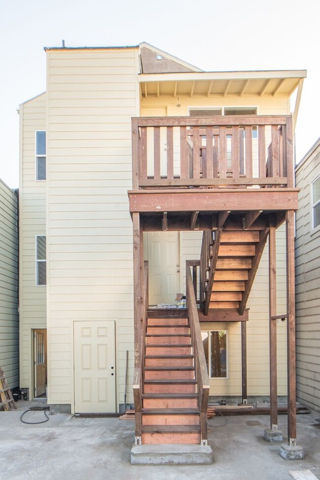 Building Photo - 144-146 Anza