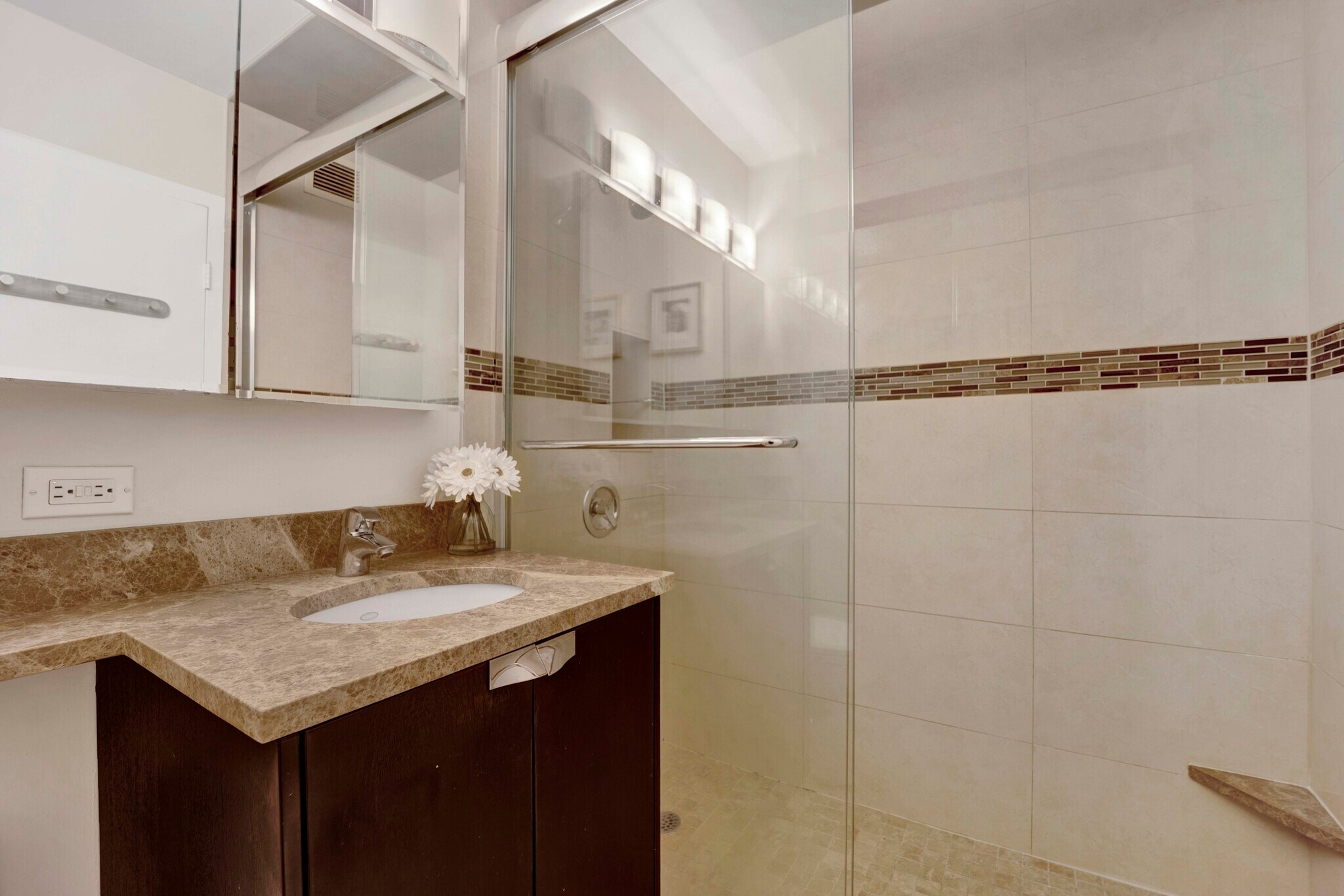 Building Photo - 1445 N State Pkwy