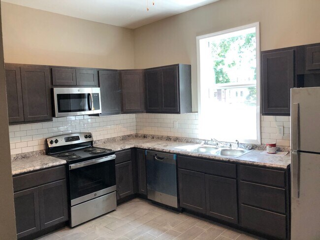 Building Photo - Benton Park West 3bd/1ba Single Family Home