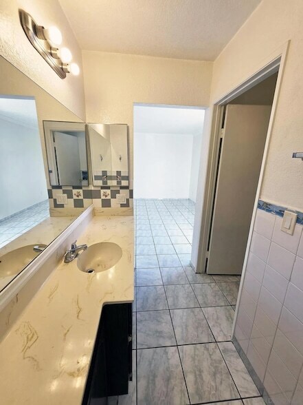 Building Photo - 4056 Van Dyke Ave